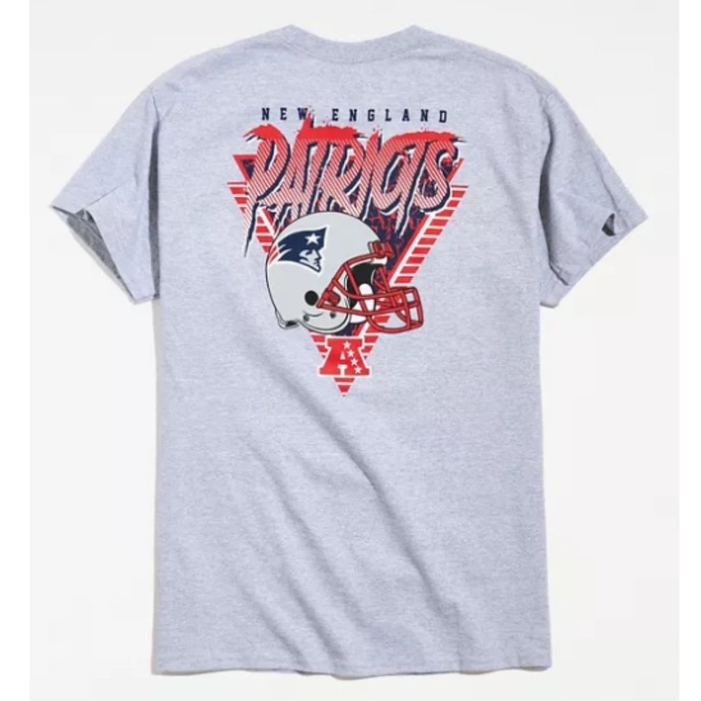 New England Patriots NFL Helmet Tee Size Large NWT